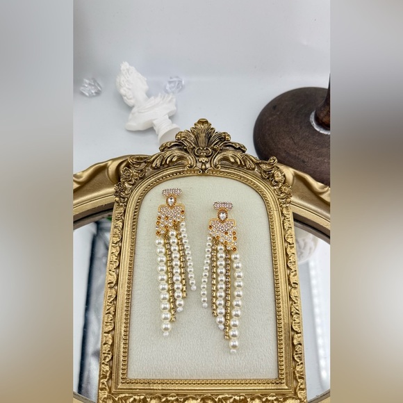 Elegant Statement Pearl & Rhinestone Drop Earrings - Picture 4 of 6